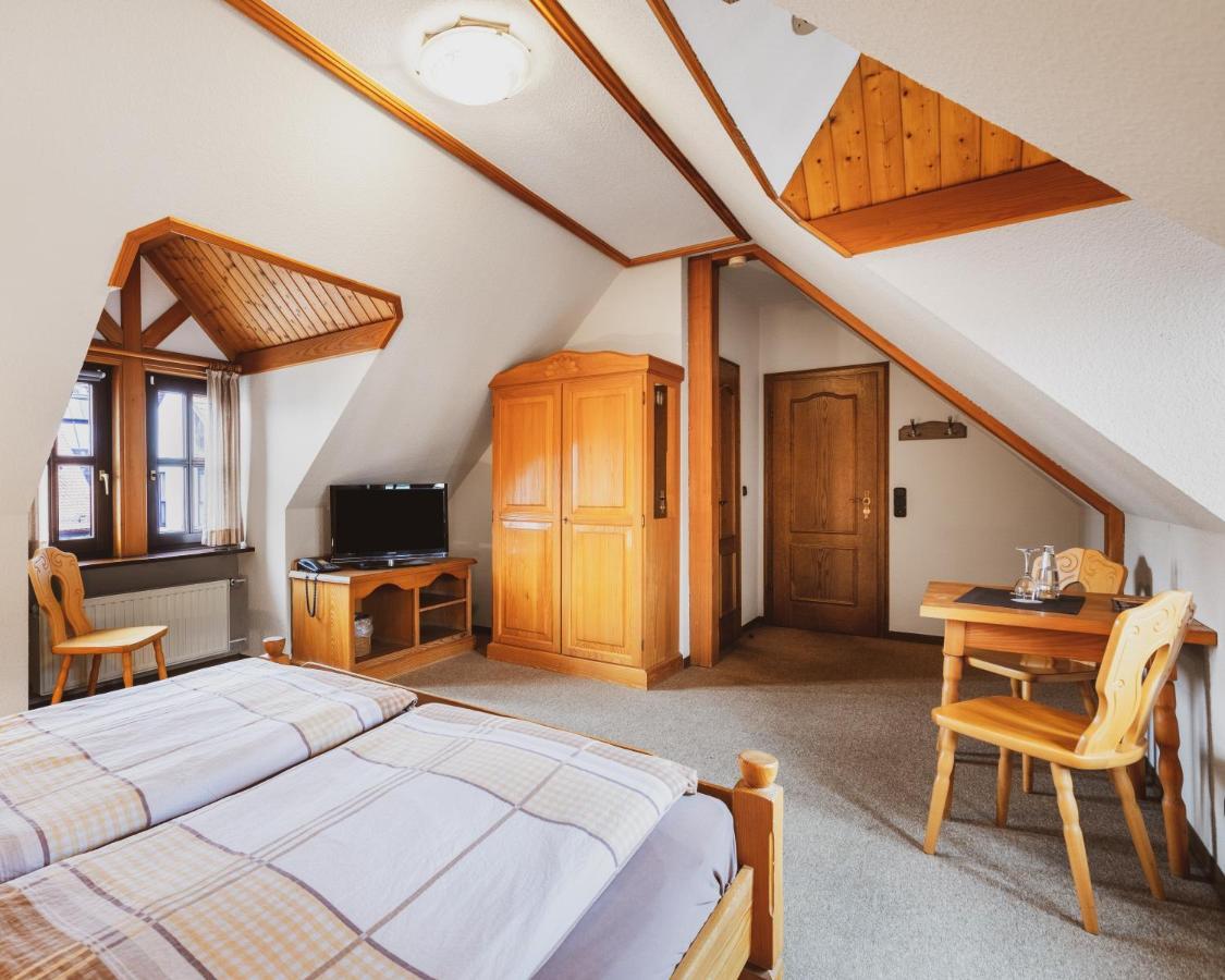 Fremden- Und Monteurzimmer "Zum Ochsen" Flieden Esterno foto