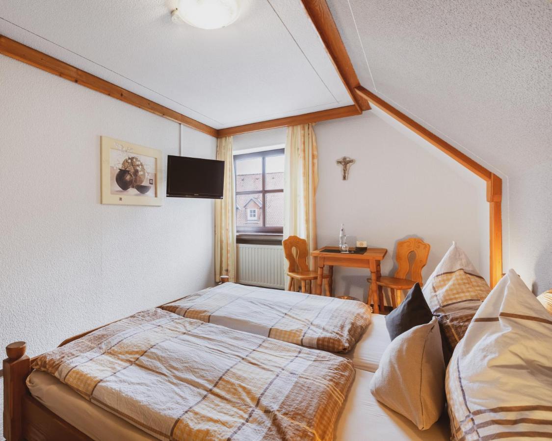 Fremden- Und Monteurzimmer "Zum Ochsen" Flieden Esterno foto